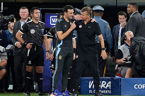 Lionel Scaloni embraces Canada's coach Jesse Marsch